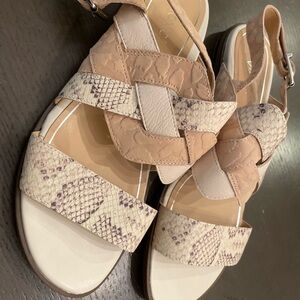 Women's Beige and Cream Sandals - Vionic Kendra Size 9